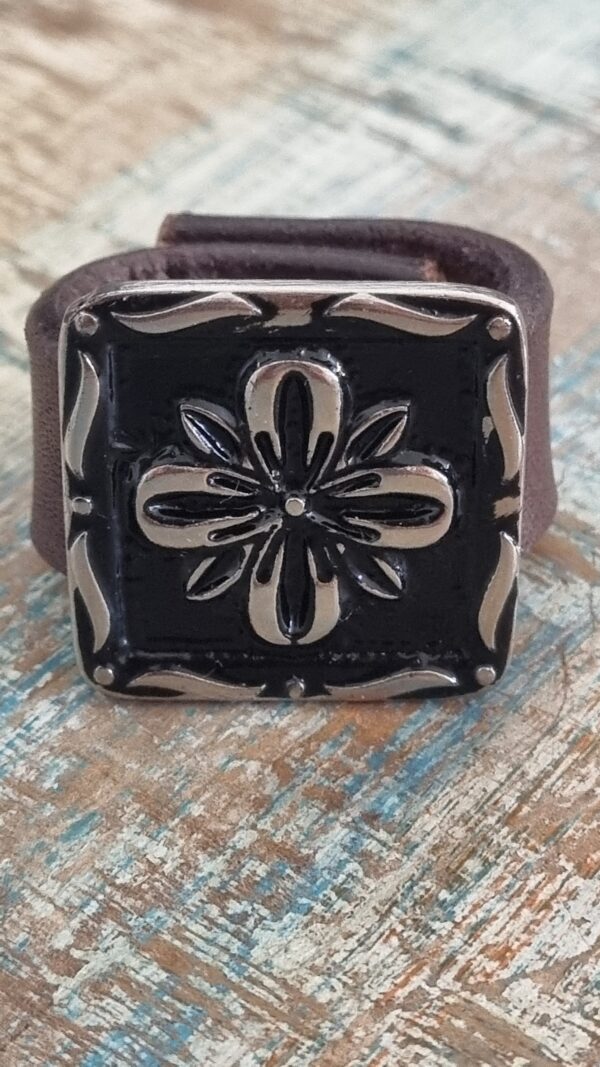 Black Flower Slider - Image 3