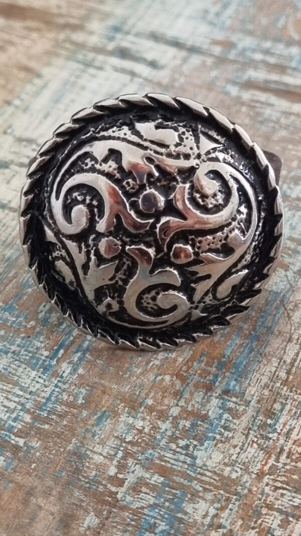 Black Shield Slider - Image 3